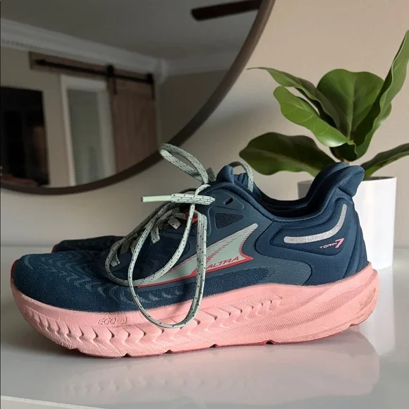 Altra Women's Size 7.5 Torin 7 Navy and Pink - Picture 3 of 7